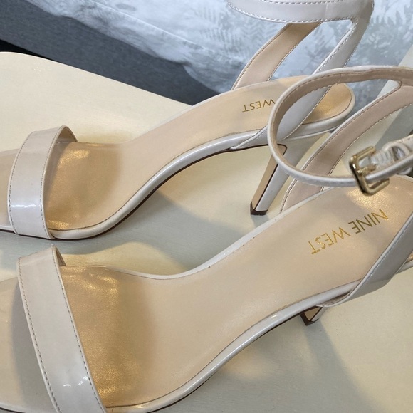 NINE WEST ANISTON IVORY SANDALS - Size 10 - Picture 8 of 12